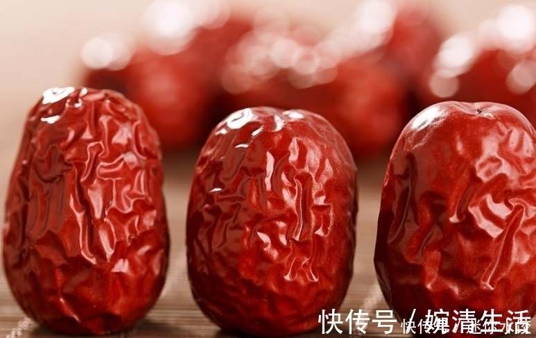 色斑|红枣和此物泡水喝,肝干净了,眼睛亮了,女性不想满脸色斑可试试