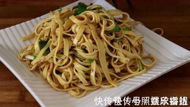 食用盐|我家豆腐皮从不炒着吃，这样做更营养，我家一周做5次，真解馋