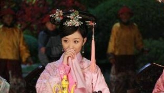 舒穆禄氏|15岁入宫成贵人,5年后与皇后平分秋色,生下3女却被打入冷宫