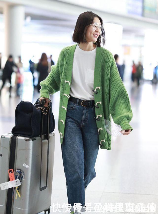 颜色|3种颜色穿出5种魅力不需要花哨就很吸睛的搭配,特适合白皙女生