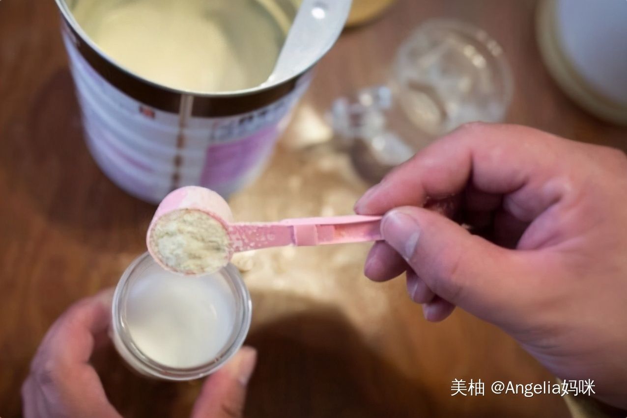 家长|奶粉勺底部为啥会有个“孔”?知道原因后,家长心里就有数了
