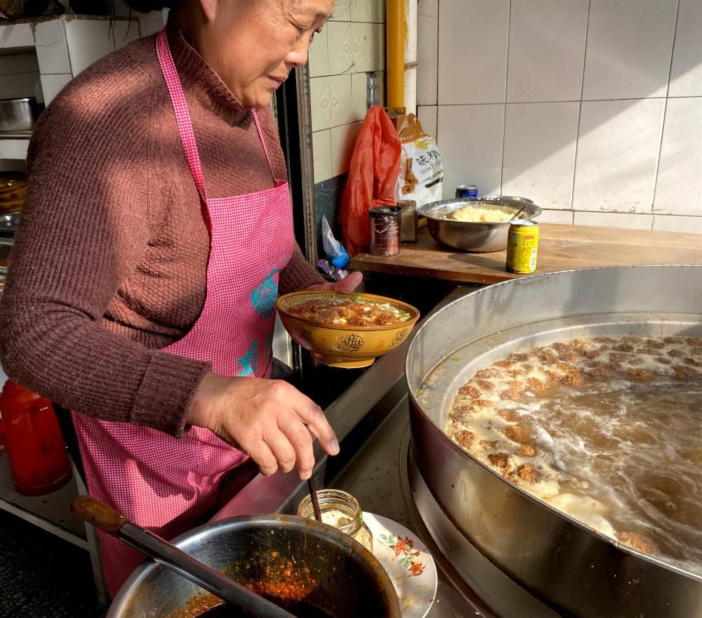 舒坦|临颍美食探访：冬日里，怼一碗5块热气腾腾繁城丸子汤，浑身舒坦