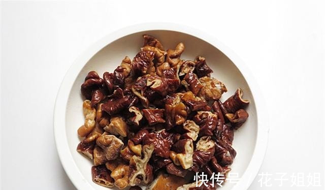 红辣椒|香辣过瘾的辣炒肥肠，越辣越想吃，开胃下酒又下饭，美味嘎嘎香！