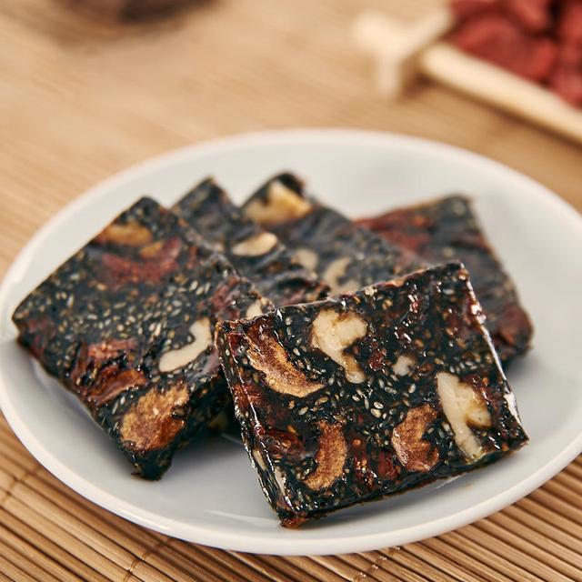 食物|女人不想老,想皮肤白净有弹性,就常吃这几种不起眼的食物