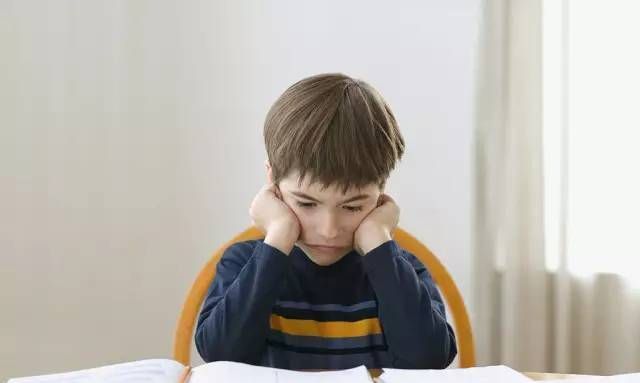 打骂|“妈,我不想学了”三流父母打骂,二流父母谈硬逼,一流父母……