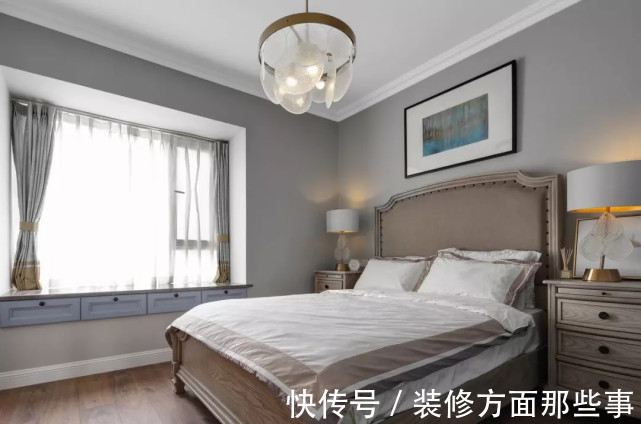 屏风|159平美式风四居室,沙发墙的居然是灰蓝色木质屏风