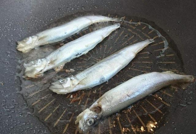 煎鱼时，记住2个要点，不管啥锅啥鱼，都不破皮不粘锅，鱼肉鲜嫩