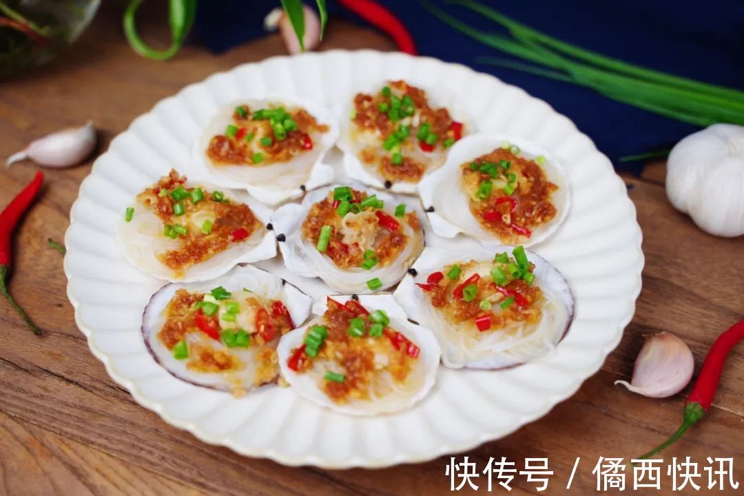 吃8个扇贝要配2头蒜，这样的蒜蓉粉丝蒸扇贝味最正！蒜香超浓郁！