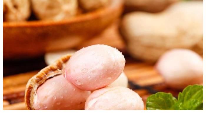 骨骼|骨质疏松不能吃花生？医生劝诫：除了花生外，这2种素食也要少吃