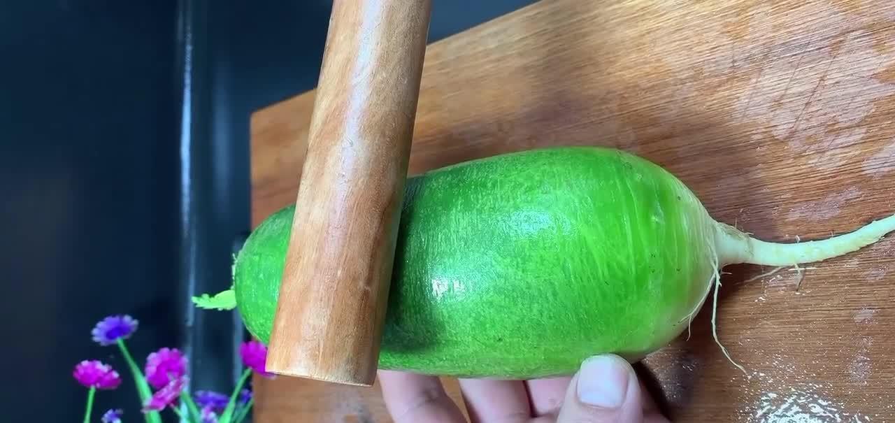 教你做好吃的萝卜咸菜,鲜嫩爽脆酸辣解腻,做法简单现做现食