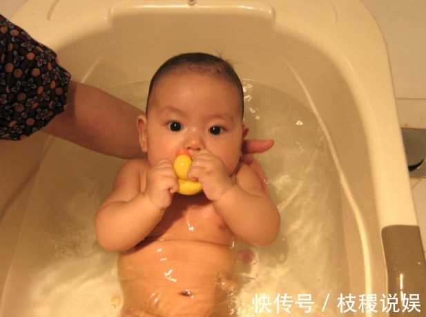 孩子|马上冬天,4个时间不要给孩子洗澡,会破坏免疫,家长要谨记