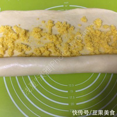 用这个技巧做#福气年夜菜#椰蓉吐司，味道好吃极了