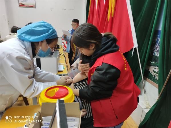 淮海路小学|淮海路小学志愿者为校园疫苗接种保驾护航