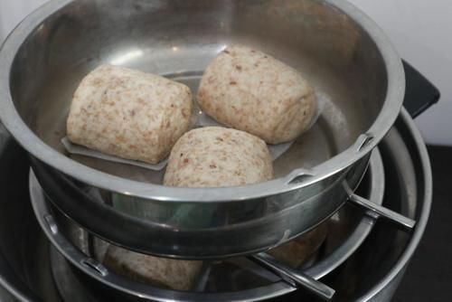 蒸馒头发面有人用酵母，有人用牛奶，却不知用它发面，馒头更蓬松