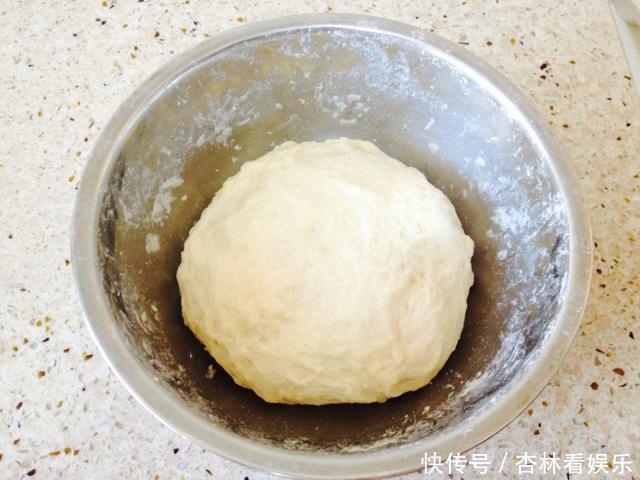 在家|在家炸油条硬邦邦不要再加酵母粉,教你一个新配方,蓬松又酥脆