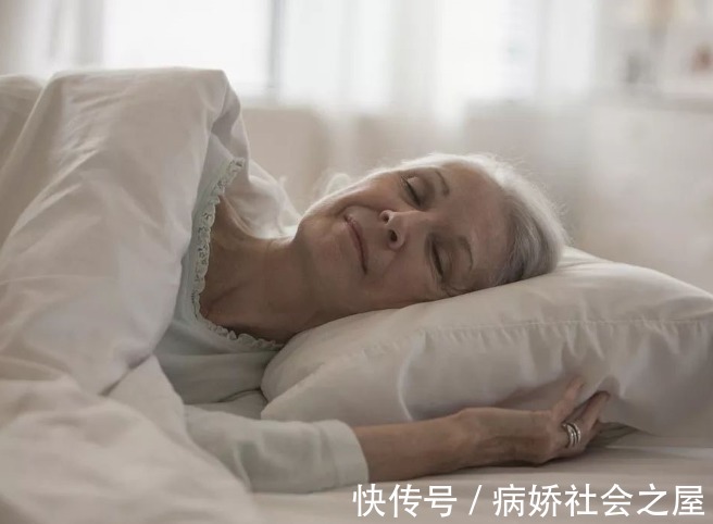 劳逸结合|47岁大妈养肝经验：坚持做好这3件事，肝脏才能慢慢变软