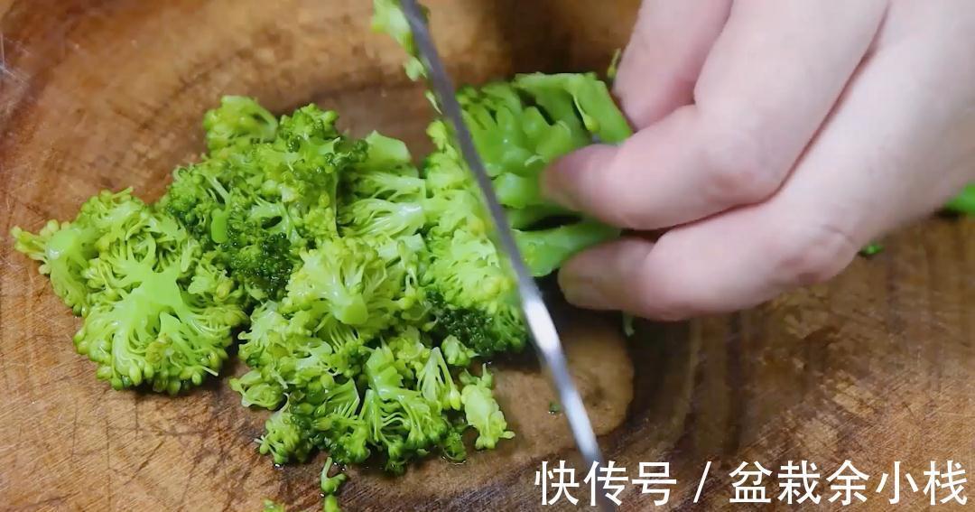 宝妈|比牛奶还补钙,比薯条还好吃,出锅就光盘,专治光吃不长个的宝宝