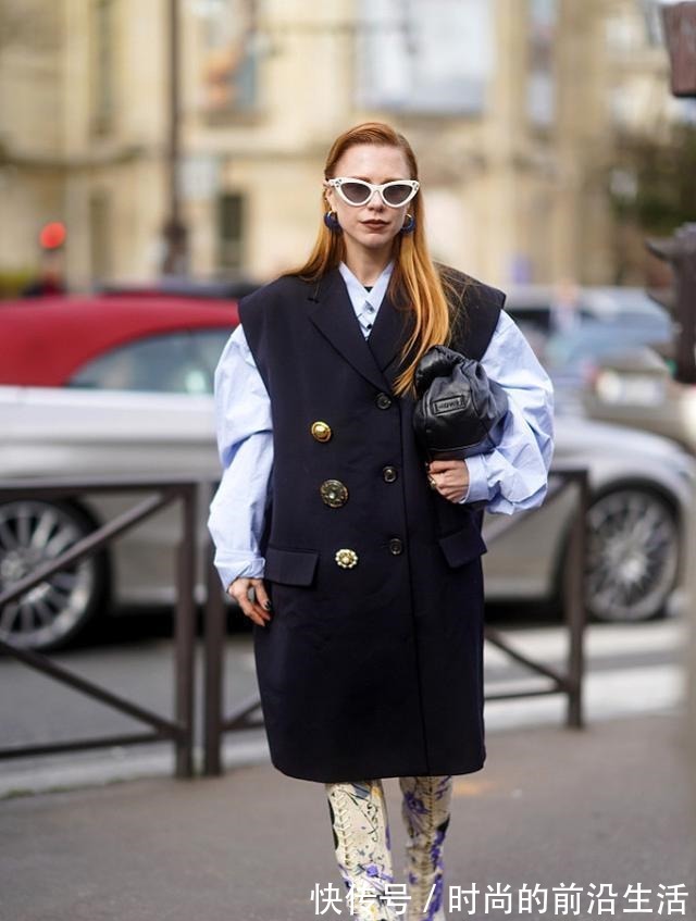 大衣 马甲这么穿美呆了，收下这份马甲搭配攻略，时髦百搭还轻松显瘦！