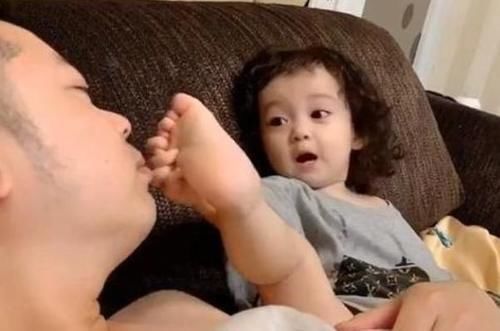 婴儿味|为什么宝宝身上的婴儿味,别人很难忍受,而爸妈却非常喜欢闻呢?