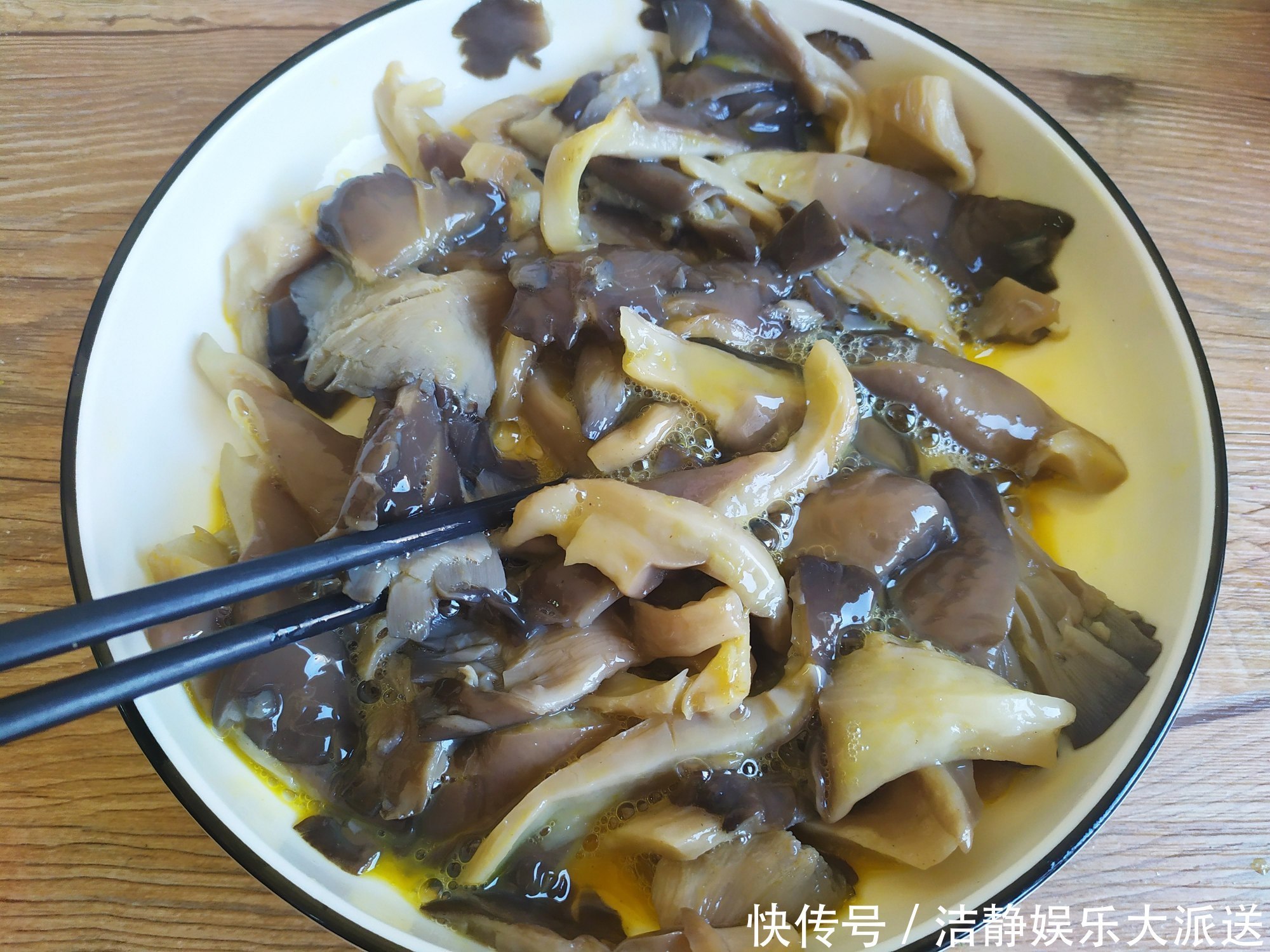 家人|这种蘑菇三四元一斤,家家吃得起,滋阴养肺,隔三差五做给家人吃