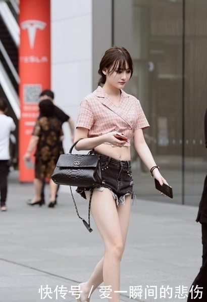 美街|美街：优雅清新的穿搭，配上白皙的皮肤，有一种明媚的美感！