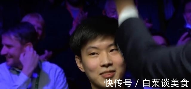 夺冠,流利英语对答,略显害羞,赵心童神了