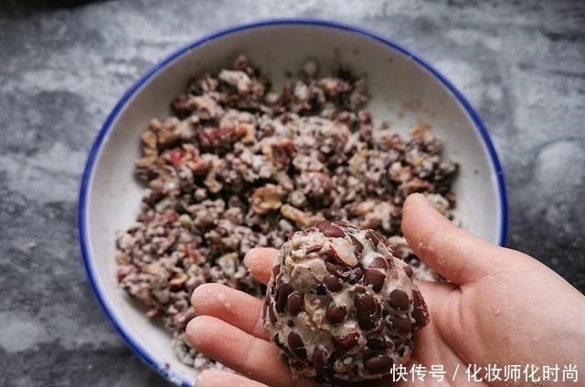 女人不管多忙，都要做这甜品吃，香甜软糯简单易做，对女人特好