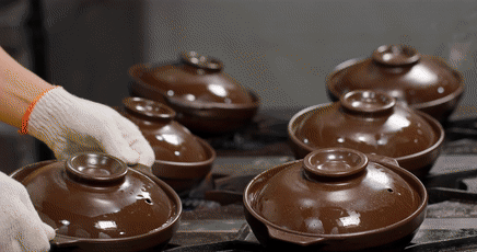 做法|厨师长教你：家常“排骨煲仔饭”的做法，米饭和锅底的锅巴都很香