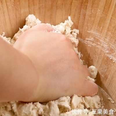 冰花生煎家庭版的做法来啦，一看就会，好吃又美味