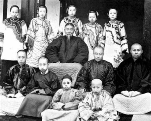 孩子|清朝总督交接，要求一老太太搬走，她说：我不搬，反正都是我儿子