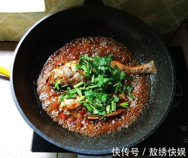 它是鱼腥的“死对头”,炖鱼时加一点,鱼肉更鲜嫩,一点都不腥!