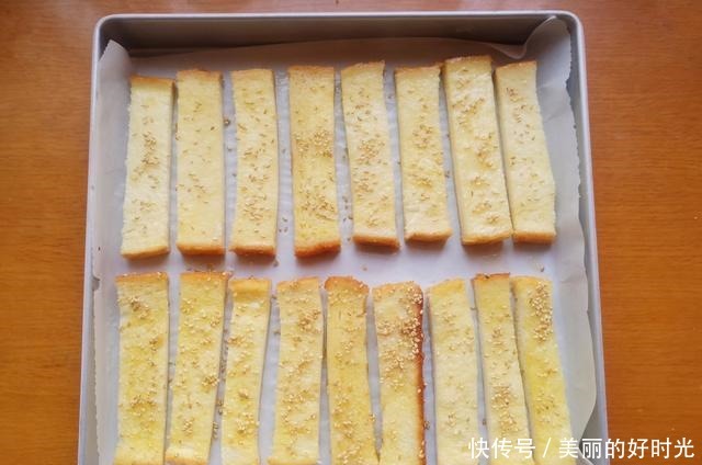 适合烘焙新手学做的小零食，简单易上手，口感香香脆脆，好美味