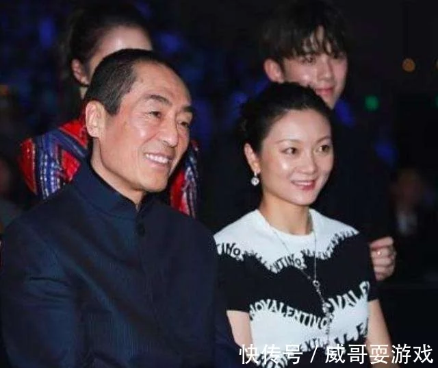 新鲜出炉(肖华 张艺谋前妻)张艺谋为啥没娶巩俐,张艺谋:我虽负了肖华巩俐,但余生都不会辜负18岁就跟了我的陈婷, 新鲜出炉(肖华 张艺谋前妻)张艺谋为啥没娶巩俐,张艺谋:我虽负了肖华巩俐,但余生都不会辜负18岁就跟了我的陈婷,