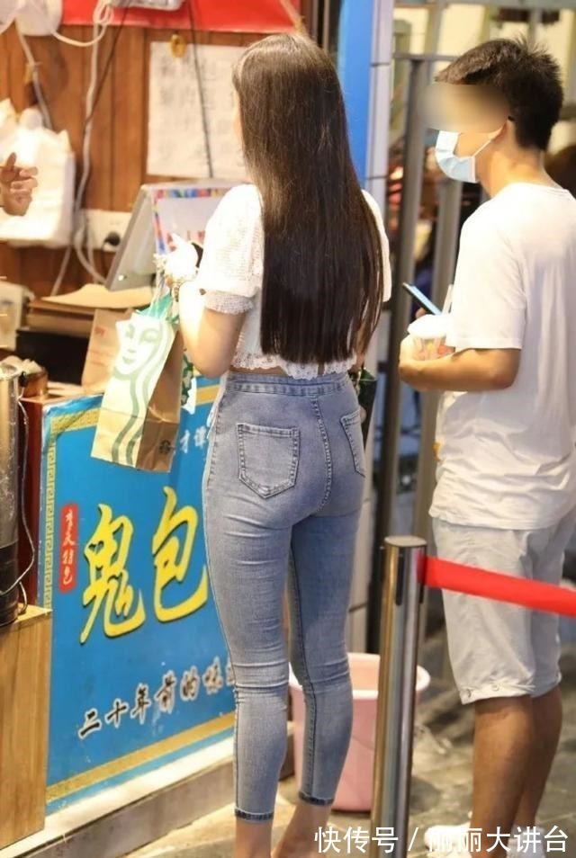 搭配 穿上气质的打底裤搭配技巧，穿上设计性的裙子型，会让你更加英俊！