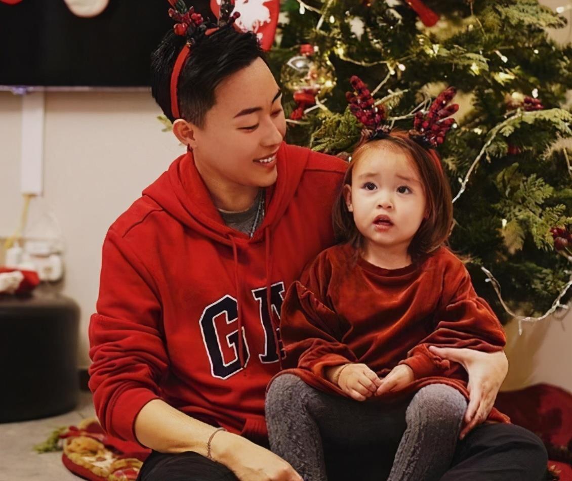 生子|29岁叶海洋花50万买精生子,一个人当爹又当妈,现状让人羡慕