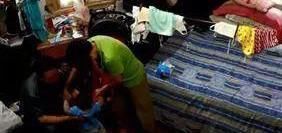 客厅|一家四口住豪华别墅，却只能睡客厅打地铺，设计师爆改15㎡变6房