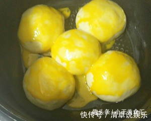 做面包不用买烤箱了,教你一招,用普通锅就能做,2分钟就学会