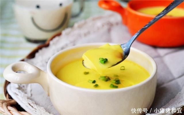 蒸鸡蛋羹用热水还是冷水?教你一招,蒸出来的像豆腐一样无蜂窝