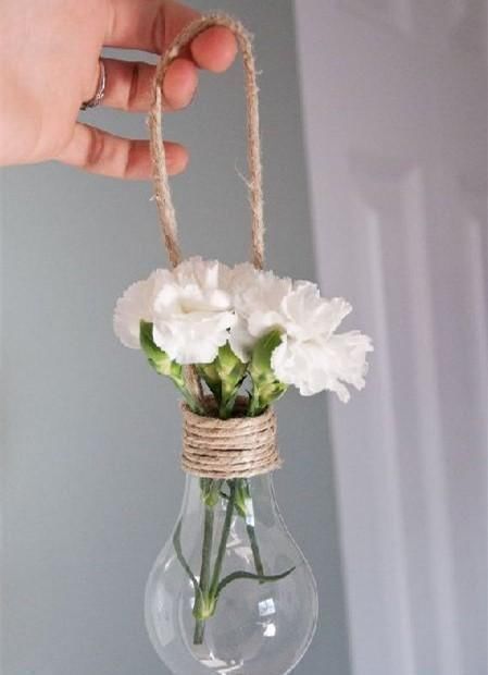 阳台|把灯泡拿去养花,挂在阳台上太好看了!真的太佩服邻居的脑洞