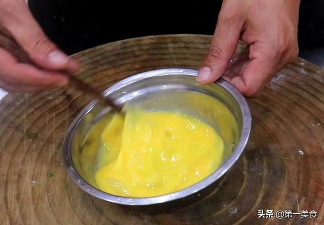 豆腐|一根丝瓜，一块豆腐，搭配两个鸡蛋，厨师长炖成滋补汤，清香营养