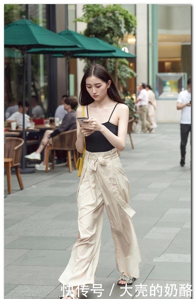 吊带|街拍丨纯美可人的吊带漂亮美女,美丽到让人不敢直视