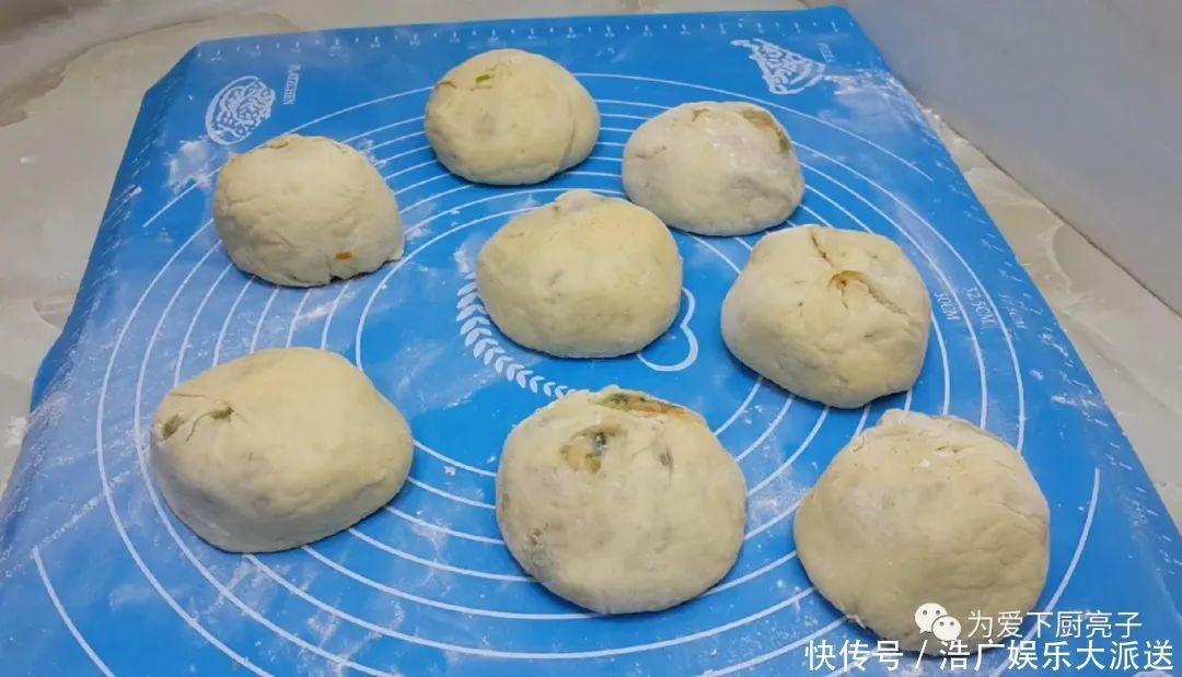 鸡蛋|土豆别再炒着吃了,撒1把葱花,比鸡蛋饼还香,出锅孩子都抢着吃