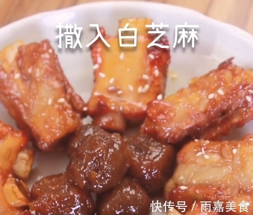 为什么排骨焯水后又腥又柴？看完大厨做法才知道，原来是用错水了