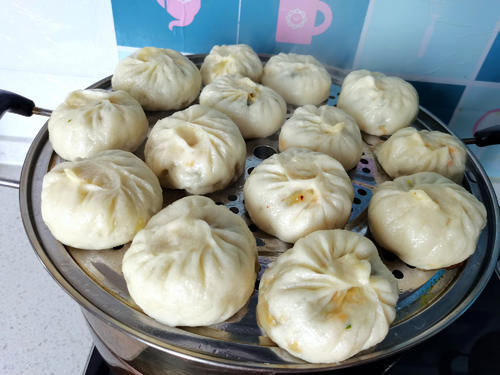 每年冬天我家就爱吃这素包子,5元钱蒸一锅,一口气吃7个