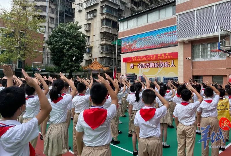 东风东路小学|开学“大片”上演，这一幕刷屏！