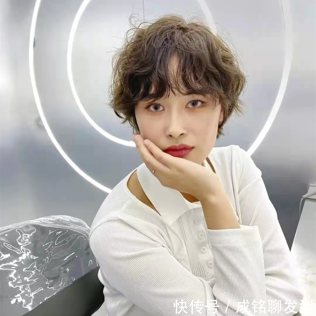 卷发|9款适合40到60岁女人的烫发,都是现在流行款式,时尚减龄好打理