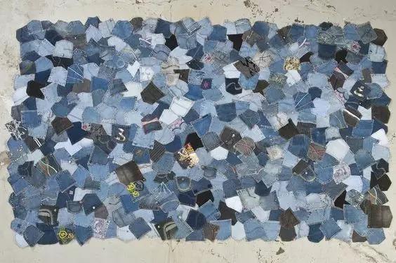 家里的旧牛仔,不用扔,巧利用改造成地毯,美观又实用!附教程