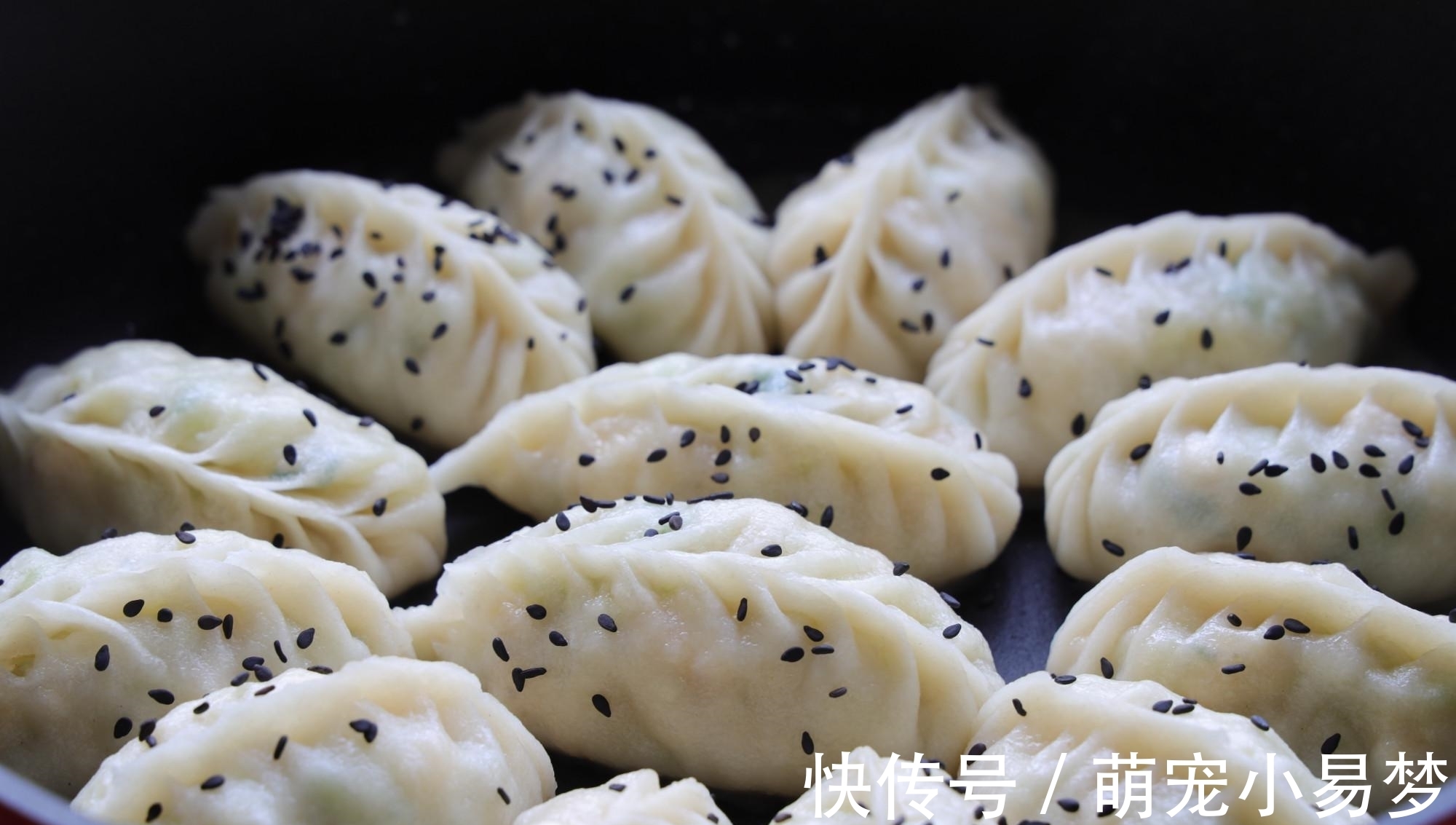 包菜还可以这样吃,皮薄馅大,金黄酥脆,一人吃一盘都不腻,香!