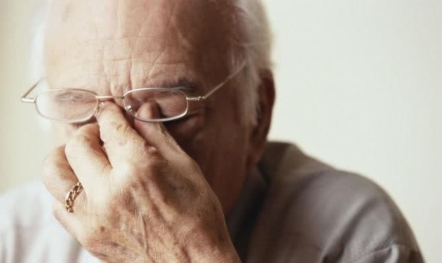 芦笋|手麻是脑血管堵了厨房里1物,开水泡点喝,血管会通,脑梗会走