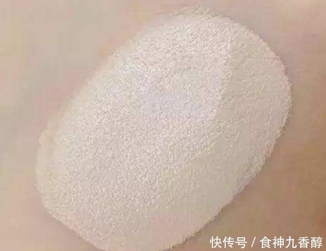 妆前乳|粉底液这样用,难怪化出来的妆“脏脏”的,还很不服帖